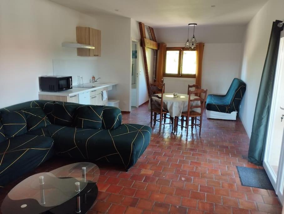 Appartement Dans Village Calme A 5 Min Des Lacs Mathaux Exterior photo