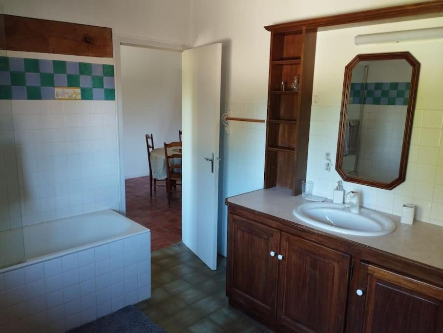 Appartement Dans Village Calme A 5 Min Des Lacs Mathaux Exterior photo